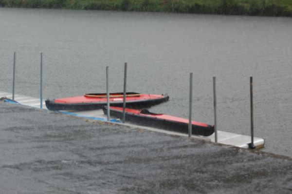 Une bonne aversesur les kayaks pliants