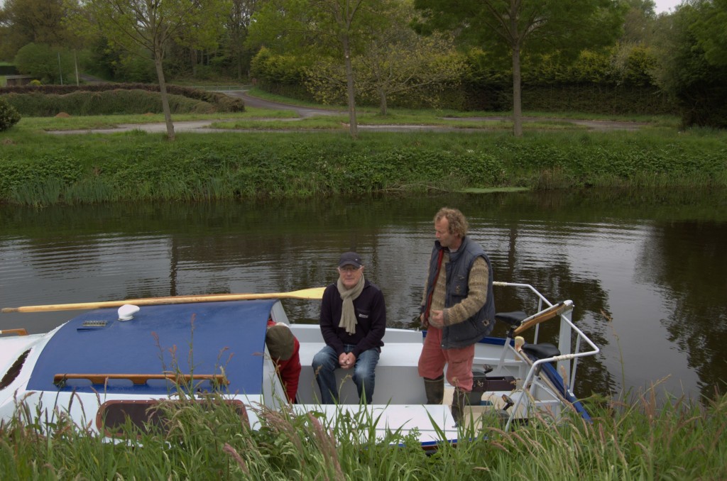 le bateau à pédales sur le canal