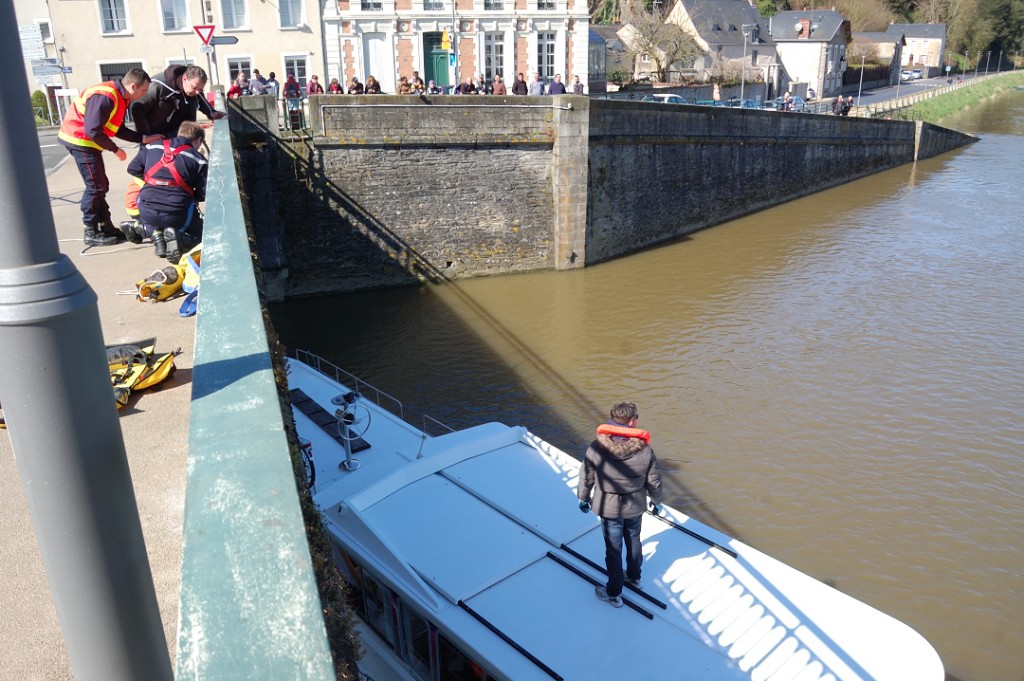 Madelon Canalous sur le vieux pont sauvetage